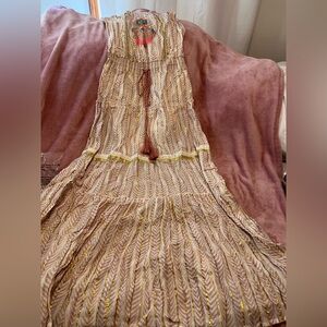 VENUS Gold and Cream Patterned Dress
